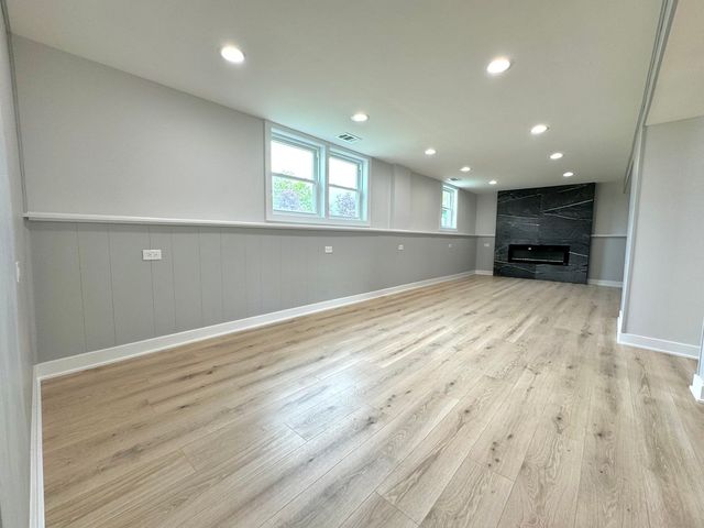 9055 Fairway Drive, Orland Park, IL 60462