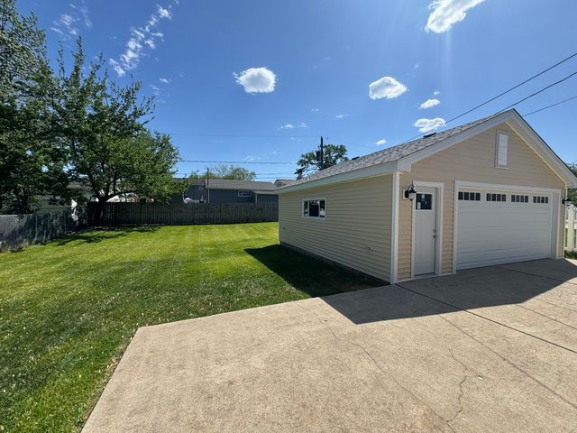 9055 Fairway Drive, Orland Park, IL 60462