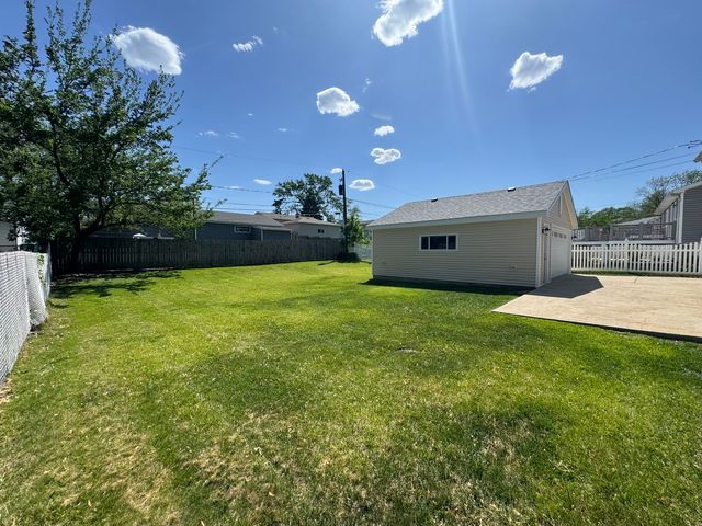 9055 Fairway Drive, Orland Park, IL 60462