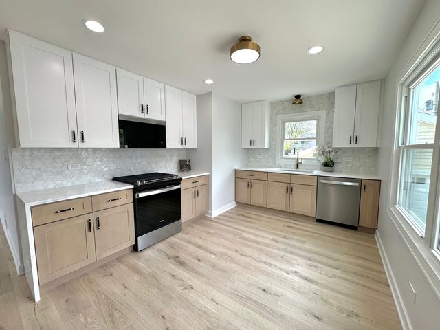 9055 Fairway Drive, Orland Park, IL 60462