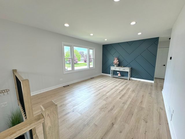 9055 Fairway Drive, Orland Park, IL 60462