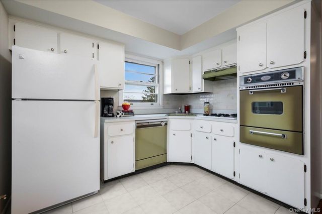 183 Hudson Terrace, Yonkers, NY 10701