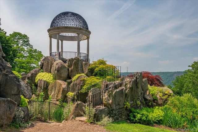 183 Hudson Terrace, Yonkers, NY 10701