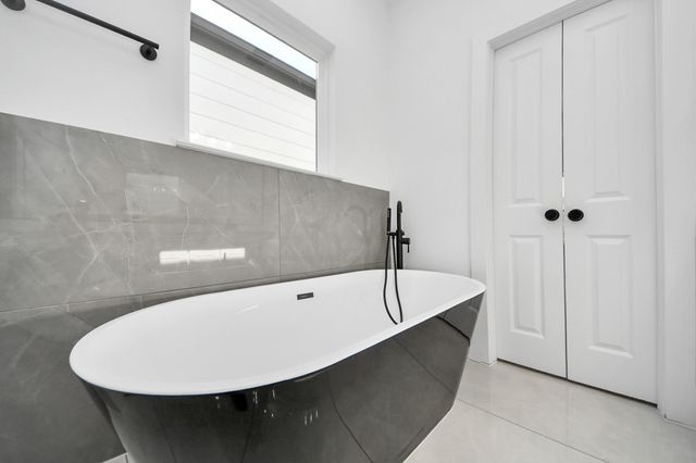 4806 Cochran Street, Houston, TX 77009