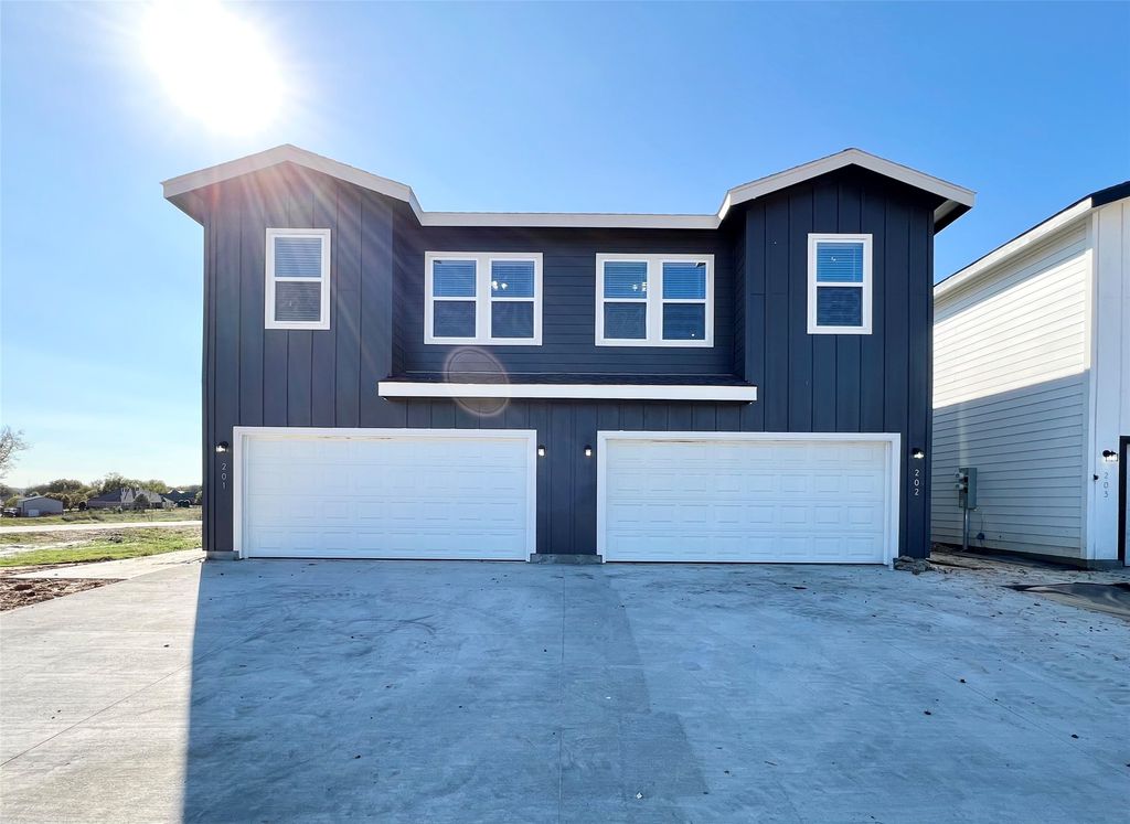 3501 E Renfro Street 202, Burleson, TX 76028