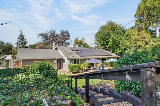 2593 Starbuck Rd, Rescue, CA 95672
