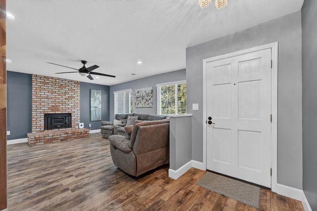 2593 Starbuck Rd, Rescue, CA 95672