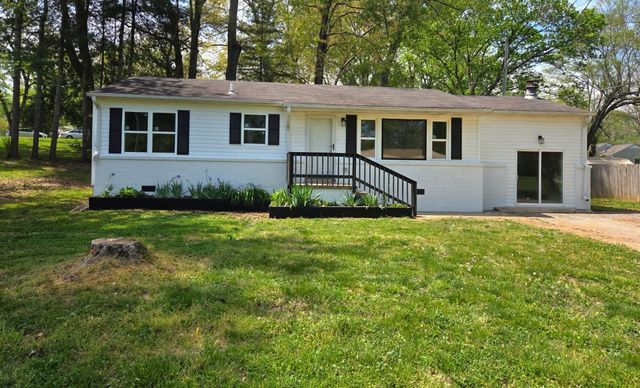 309 Rickenbacker Dr, Tullahoma, TN 37388