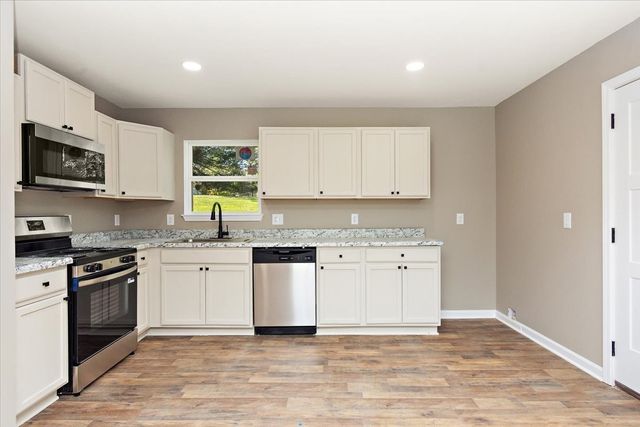 309 Rickenbacker Dr, Tullahoma, TN 37388