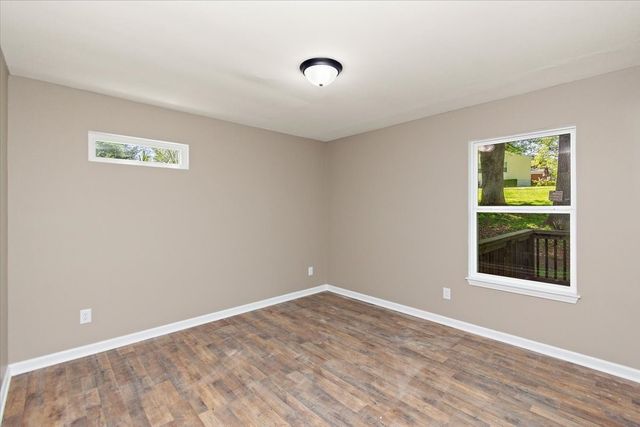 309 Rickenbacker Dr, Tullahoma, TN 37388