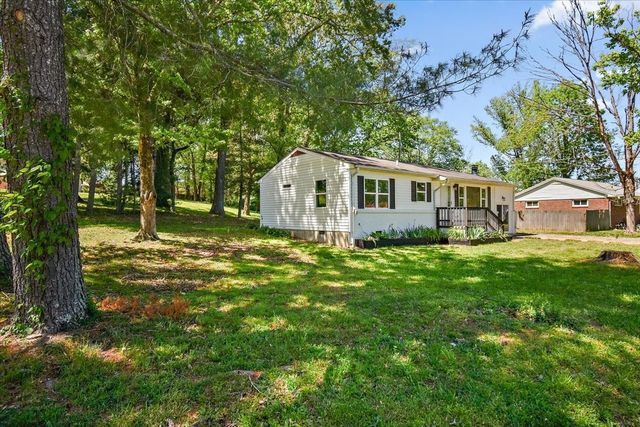 309 Rickenbacker Dr, Tullahoma, TN 37388