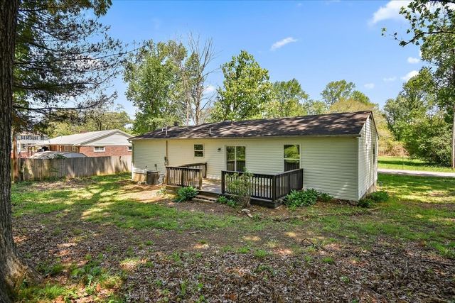 309 Rickenbacker Dr, Tullahoma, TN 37388