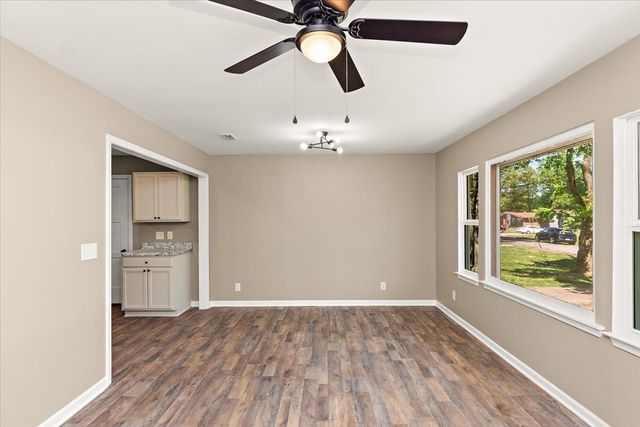 309 Rickenbacker Dr, Tullahoma, TN 37388