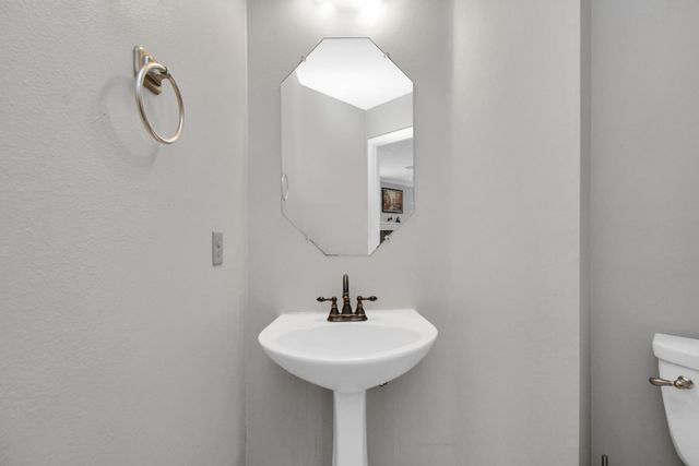 10615 Vandercroft Court, Houston, TX 77070