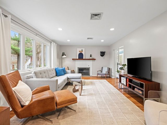 22 Hayward Mill Cir, Concord, MA 01742