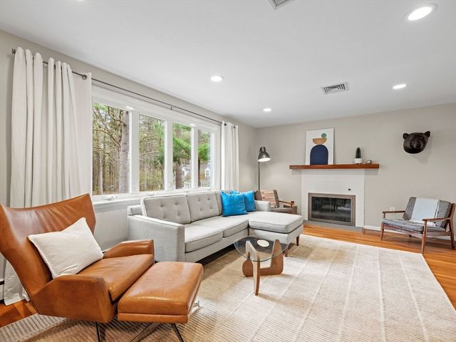 22 Hayward Mill Cir, Concord, MA 01742