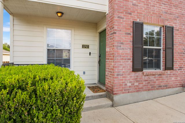 5742 Butch Cyn, San Antonio, TX 78252