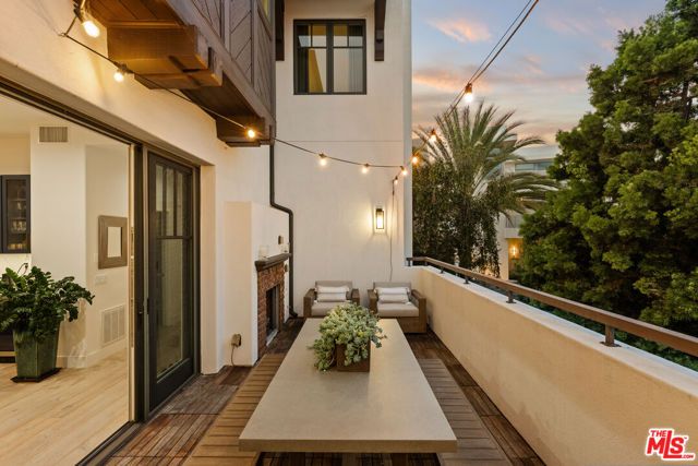 13049 S Icon Circle, Los Angeles, CA 90094