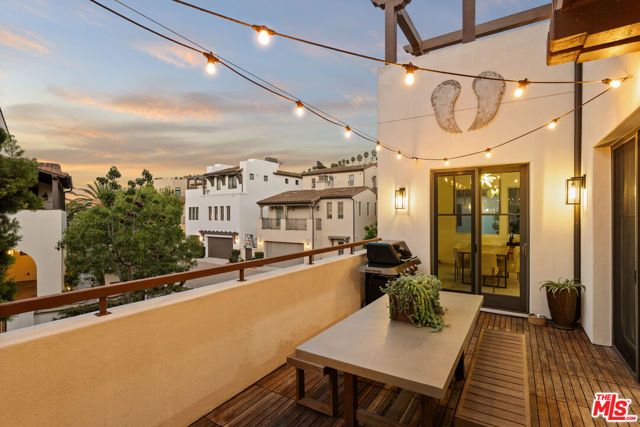13049 S Icon Circle, Los Angeles, CA 90094