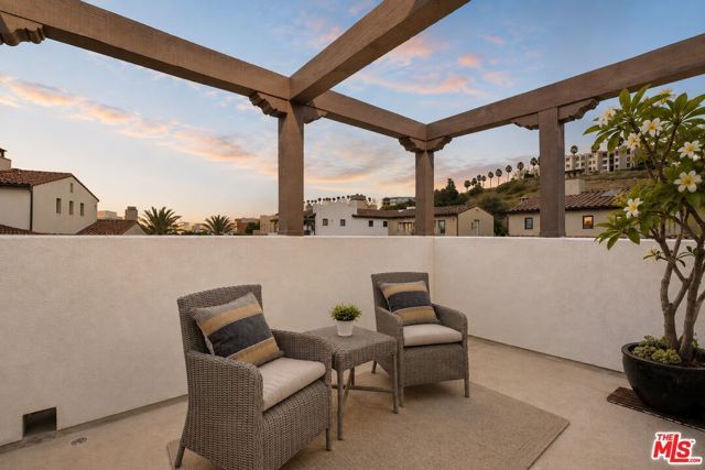 13049 S Icon Circle, Los Angeles, CA 90094