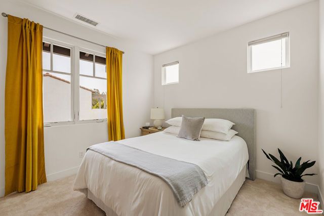 13049 S Icon Circle, Los Angeles, CA 90094
