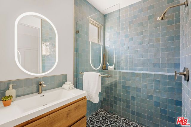 13049 S Icon Circle, Los Angeles, CA 90094
