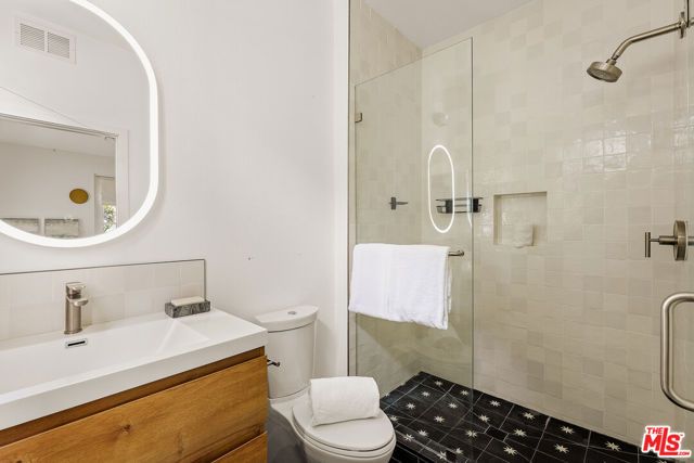 13049 S Icon Circle, Los Angeles, CA 90094