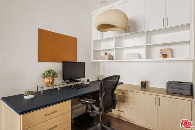 13049 S Icon Circle, Los Angeles, CA 90094