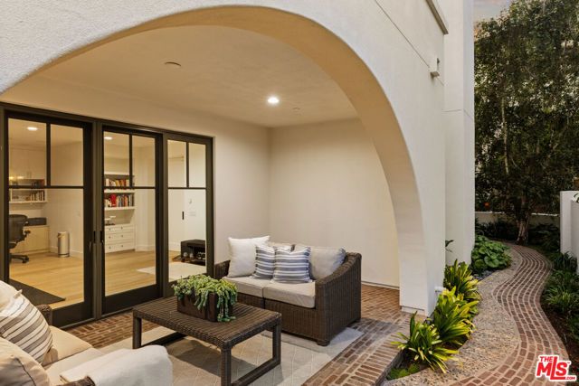 13049 S Icon Circle, Los Angeles, CA 90094
