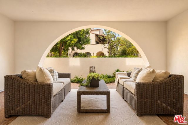 13049 S Icon Circle, Los Angeles, CA 90094