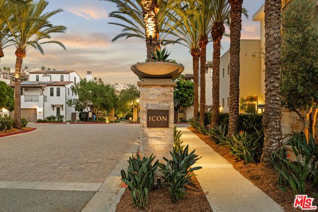 13049 S Icon Circle, Los Angeles, CA 90094