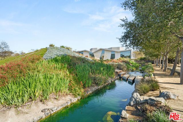 13049 S Icon Circle, Los Angeles, CA 90094
