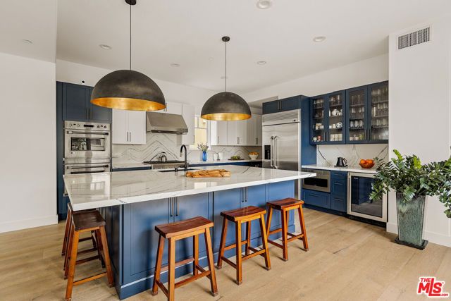 13049 S Icon Circle, Los Angeles, CA 90094