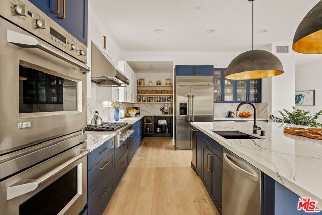 13049 S Icon Circle, Los Angeles, CA 90094