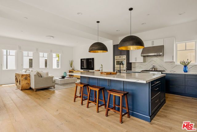 13049 S Icon Circle, Los Angeles, CA 90094