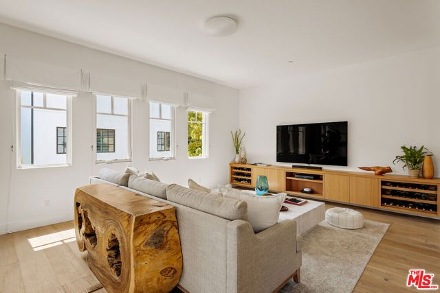 13049 S Icon Circle, Los Angeles, CA 90094