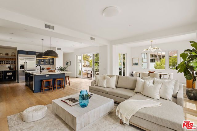 13049 S Icon Circle, Los Angeles, CA 90094