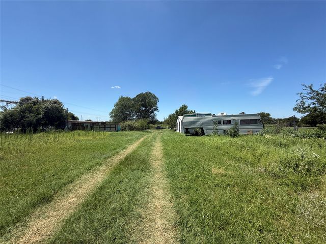 4717 Thomas Acres Road, Joshua, TX 76058