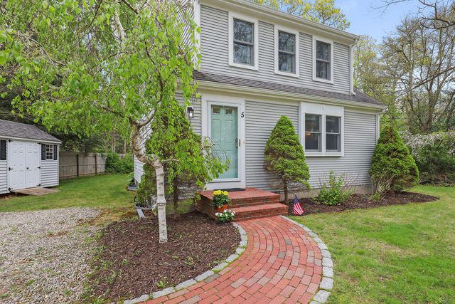 5 Deerfield Road, Mashpee, MA 02649