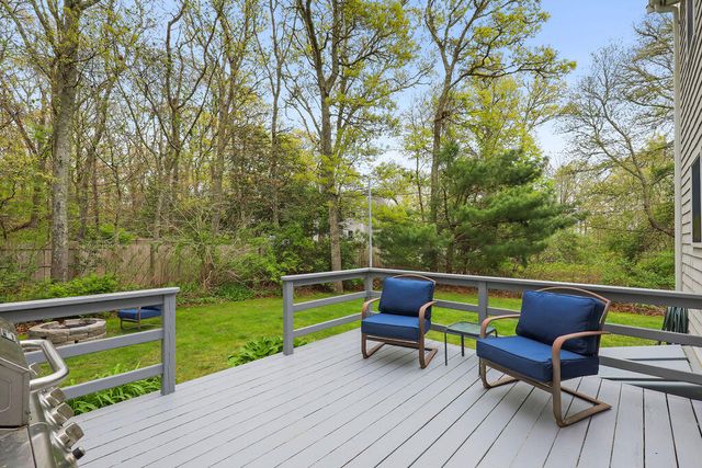 5 Deerfield Road, Mashpee, MA 02649