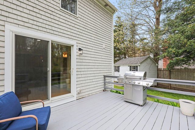 5 Deerfield Road, Mashpee, MA 02649
