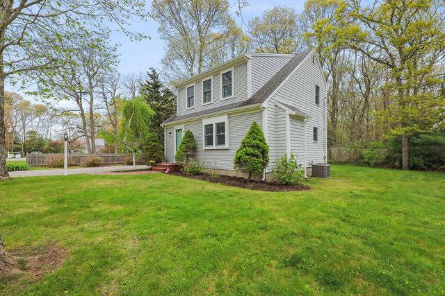 5 Deerfield Road, Mashpee, MA 02649
