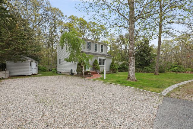 5 Deerfield Road, Mashpee, MA 02649