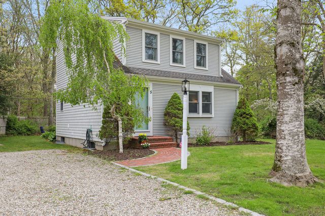 5 Deerfield Road, Mashpee, MA 02649