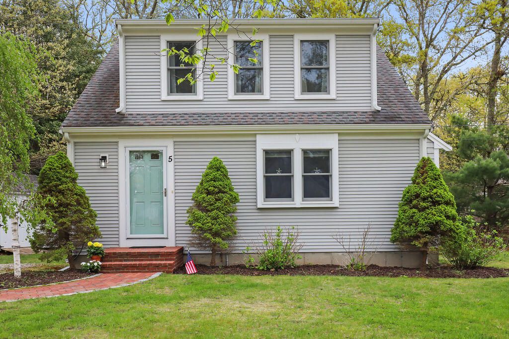 5 Deerfield Road, Mashpee, MA 02649