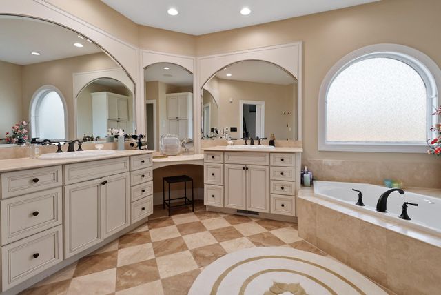 1667 Chalone Court, Crown Point, IN 46307