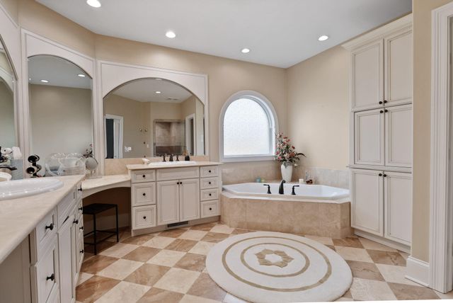 1667 Chalone Court, Crown Point, IN 46307
