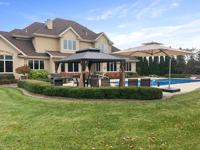 1667 Chalone Court, Crown Point, IN 46307
