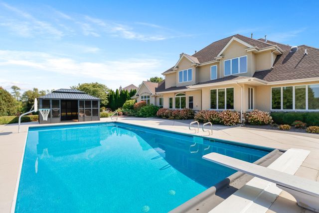 1667 Chalone Court, Crown Point, IN 46307