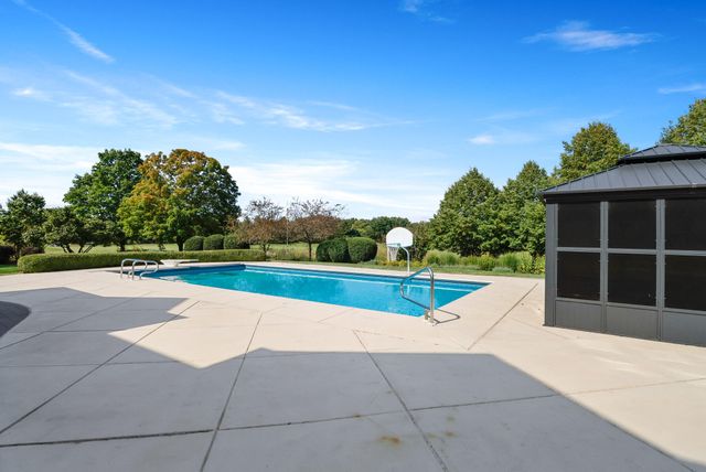 1667 Chalone Court, Crown Point, IN 46307